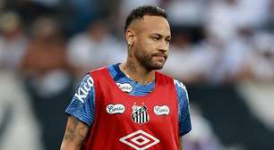 Pai de Neymar fala sobre vida extracampo e futuro do filho: 'Não me impede de ouvir outros clubes'