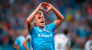 Grêmio; Mano revela, do banco à lateral: "atuou como lateral e preenche bem os espaços"