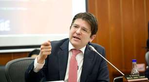 Veja momento em que pré-candidato a presidência da Colômbia é atingido por tiros