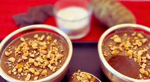 Sobremesa cremosa de chocolate sem leite: 3 ingredientes