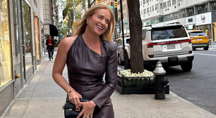 Angélica prova elegância da assimetria em look de couro