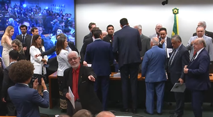 Sessão na Câmara é encerrada por 'baderna' e gritos de bolsonaristas de 'fujão' para Haddad