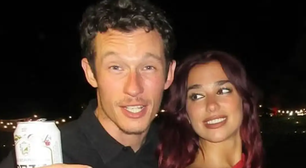 Dua Lipa diz sim ao amor: Callum Turner é o noivo da vez