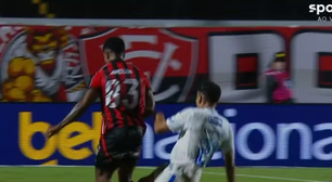 Jogador do Vitória sofre lesão grave contra o Cruzeiro