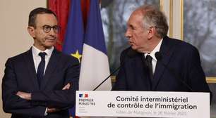França: estrangeiros e advogados denunciam menos admissões e mais expulsões contra imigrantes