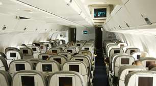 Qual é o assento mais seguro do mundo no avião, segundo pesquisa?