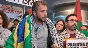 Ativista Thiago Ávila, preso e deportado por Israel, chega ao Brasil