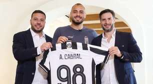 Nos Estados Unidos, Botafogo apresenta Arthur Cabral e Joaquín Corrêa