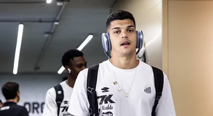 Vai sair? Veja como está a situação de Gabriel Brazão no Santos