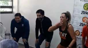 Nunes dança funk até o chão e duela com espadas em reinauguração de centro esportivo; veja vídeo