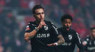 Fortaleza consulta meia português do Vitória de Guimarães