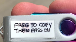 Um homem encontrou um pendrive num trem com a mensagem "Livre para copiar e depois repassar": o que ele descobriu pode te surpreender (ou não)
