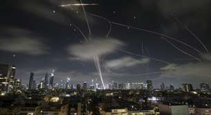 Israel ataca Irã pela sexta noite; Trump exige "rendição total" de Teerã