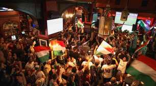 Torcedores celebram inauguração do Fluminense House em Nova York