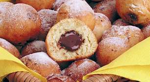 Bolinho de chuva recheado com chocolate: gostinho de conforto