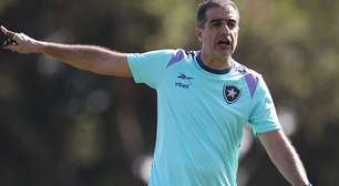 Renato Paiva, do Botafogo, prepara mudanças para enfrentar o PSG