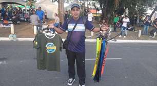Camisetas, faixas e até bancos para sentar: Marcha para Jesus é tradição para ambulantes