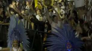 Torcida do Botafogo faz festa em Copacabana para acompanhar jogo contra o PSG