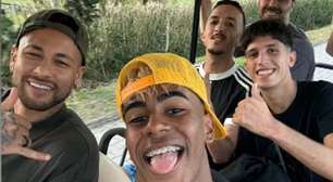 Neymar e Yamal passeiam em carrinho de golfe em condomínio