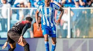 Com golaço do meio-campo, Athletico-PR supera Avaí e se aproxima do G4 da Série B