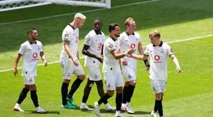 Borussia Dortmund sofre contra sul-africanos, mas vence a primeira no Mundial