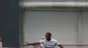 Ele deixou o Santos e agora é destaque de seu time no exterior