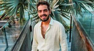 João Silva é detonado ao posar aos beijos com nova namorada