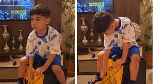 Filho de Marília Mendonça emociona ao tocar música da mãe; assista