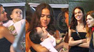 Útero coçou? Bruna Marquezine encanta ao circular com bebê no colo em passeio com Mariana Goldfarb. Fotos!