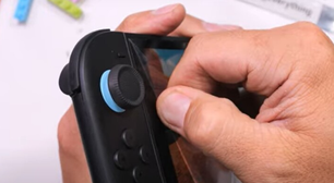 Nerd obcecado por tecnologia removeu película protetora do Switch 2, que, segundo a Nintendo, não devemos remover em hipótese alguma