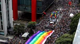 Três atores globais foram vistos na Parada LGBT; veja os flagras