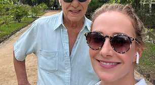 Chico Buarque faz primeira aparição pública depois de cirurgia no crânio