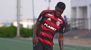 Jogador da Premier League publica foto com uniforme do Flamengo