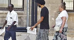 Jovem de 22 anos encontrou uma maneira de enganar a Amazon e ganhar mais de R$ 2 milhões devolvendo pedidos com monte de terra, mas não saiu ileso