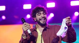 Calcinha e bebê reborn: Nattanzinho ganha presentes inusitados durante show no São João de Campina Grande