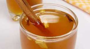 Quentão de mel: teste a bebida para uma festa junina divertida