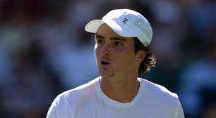 João Fonseca se 'desculpa' após derrotar inglês em 1ª vitória em Wimbledon
