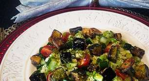 Berinjela crocante: brilha na salada com couscous marroquino