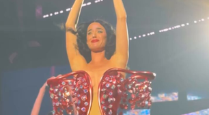 Após separação de Orlando Bloom, Katy Perry chora durante encerramento de parte da turnê