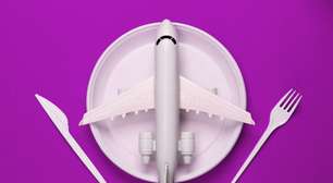 5 alimentos e bebidas para evitar antes e durante viagens de avião