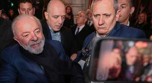 Ao lado de Milei, Lula critica 'negacionismo climático'