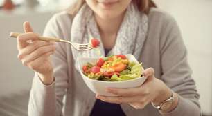 Como o horário em que comemos influencia nossa saúde? Entenda a crononutrição