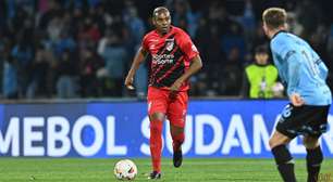 Athletico-PR mira volante 'maestro' para arrumar meio: "Novo Fernandinho?"