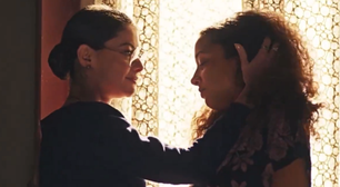 Cena de sexo entre Alinne Moraes e Alice Carvalho em 'Guerreiros do Sol' empolga o público