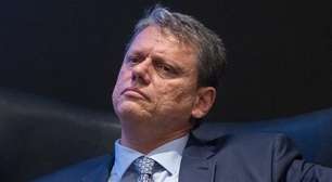 Lula colocou ideologia acima da economia e se esconde atrás de Bolsonaro, diz Tarcísio