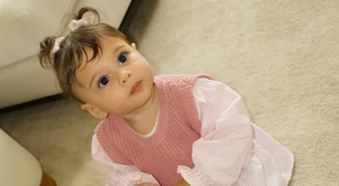 Neymar presenteia Helena, filha com a modelo Amanda Kimberlly, com joia parecida à dada para Mavie