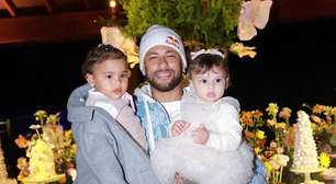 Neymar reúne herdeiras, Mavie e Helena, para foto rara: 'Princesinhas'
