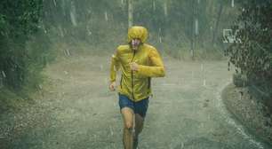 Correr na chuva molha mais que andar?