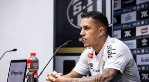 Igor Vinícius é apresentado no Santos e explica retorno: 'Mexeu com o coração'
