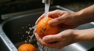 A melhor maneira de limpar laranjas para remover agrotóxicos e prevenir mofo